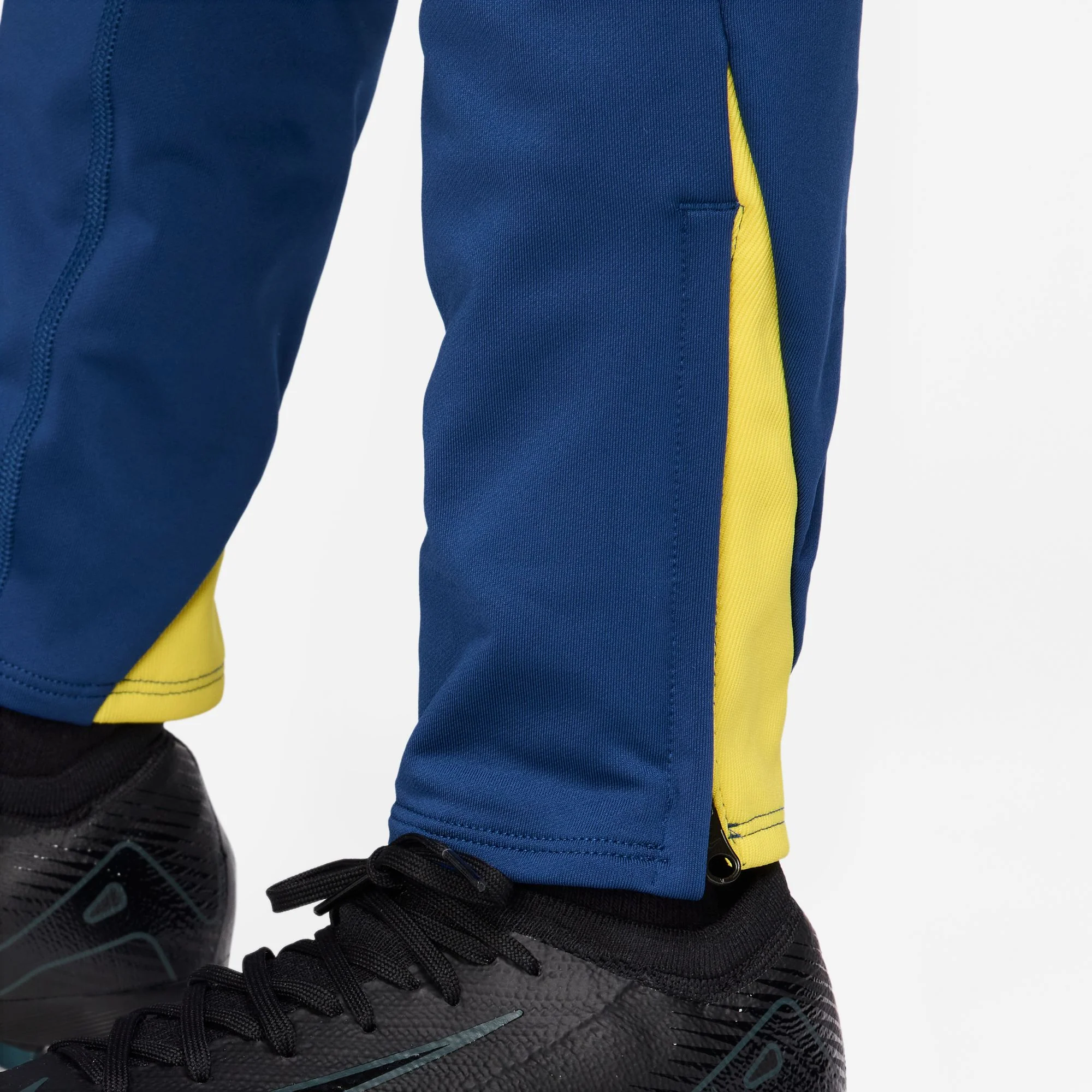 Barcelona Strike Training Pants Jnr - Image 4