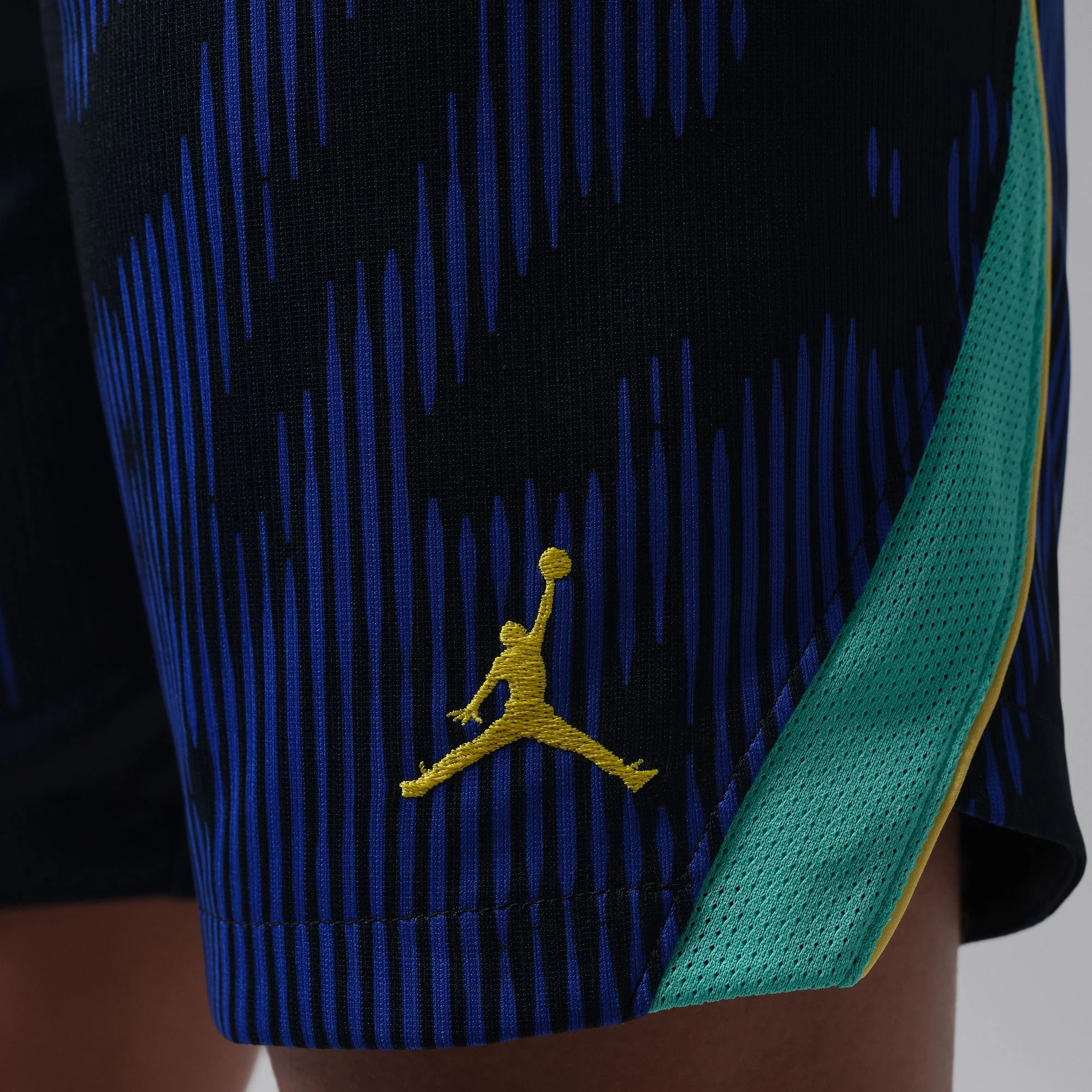 Brazil 26 Away Football Shorts Jnr - Image 3