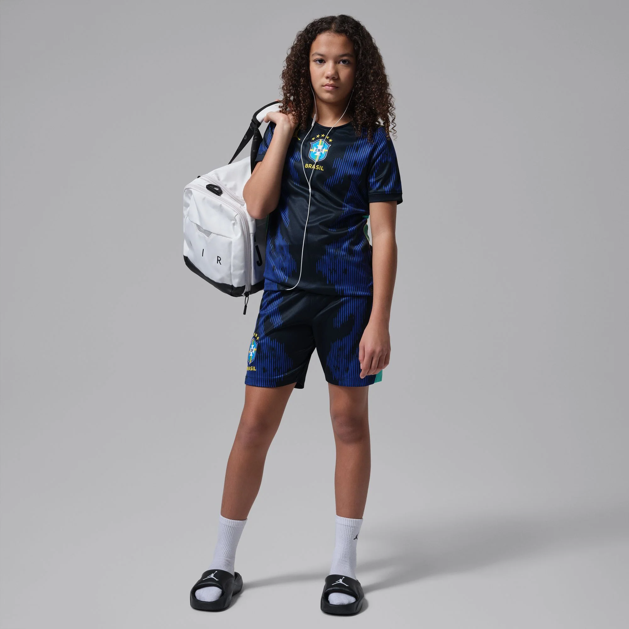 Brazil 26 Away Football Shorts Jnr - Image 7