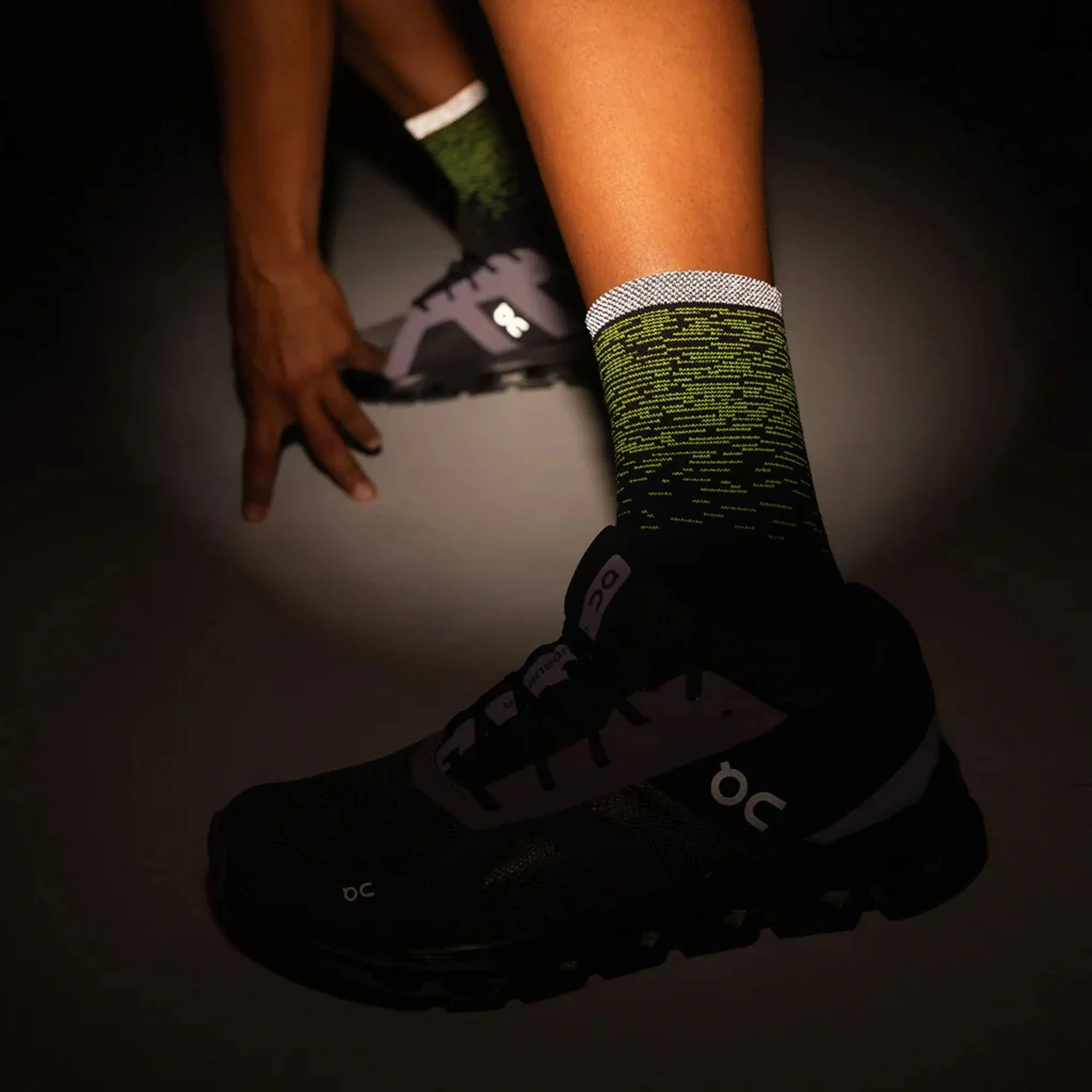 Elite Light Cushion Mini Crew Running Socks - Image 6