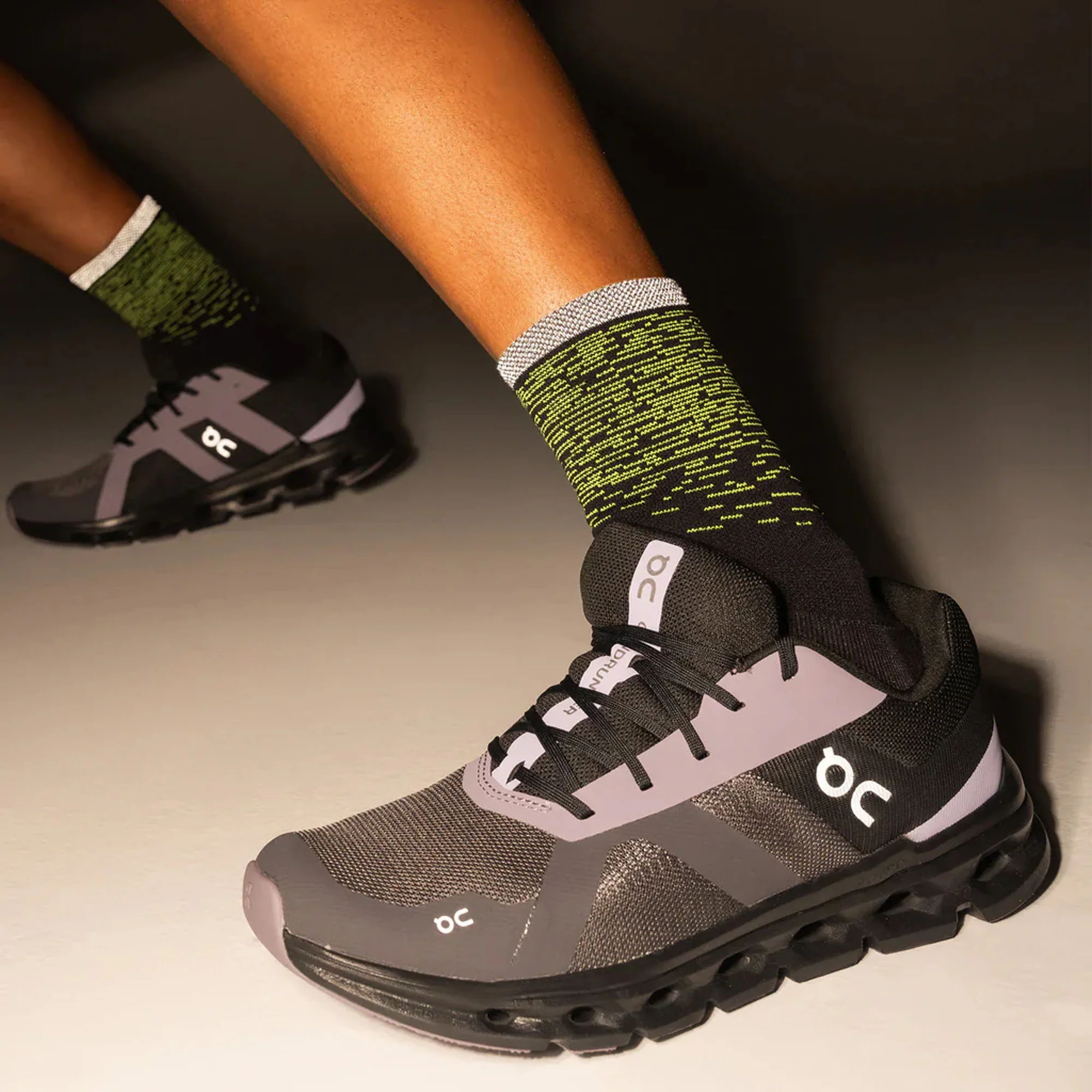 Elite Light Cushion Mini Crew Running Socks - Image 7