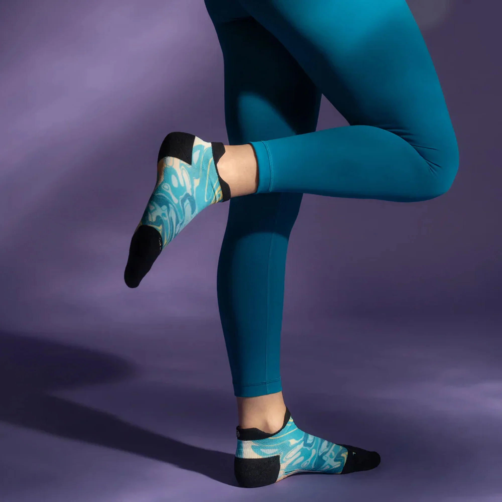 Elite Light Cushion Tab Running Socks - Image 3