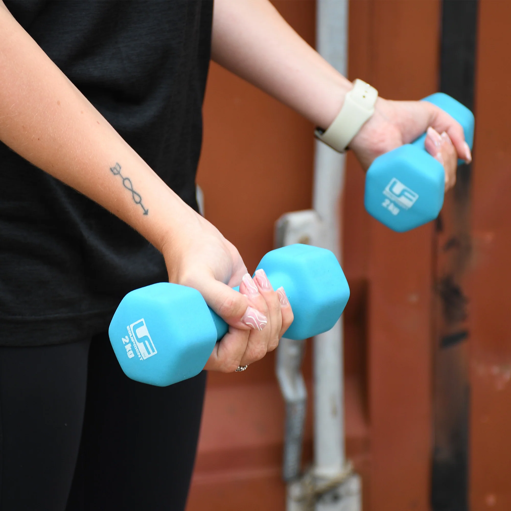 Hex Dumbbells Neoprene Covered (2 x 2KG) - Image 3