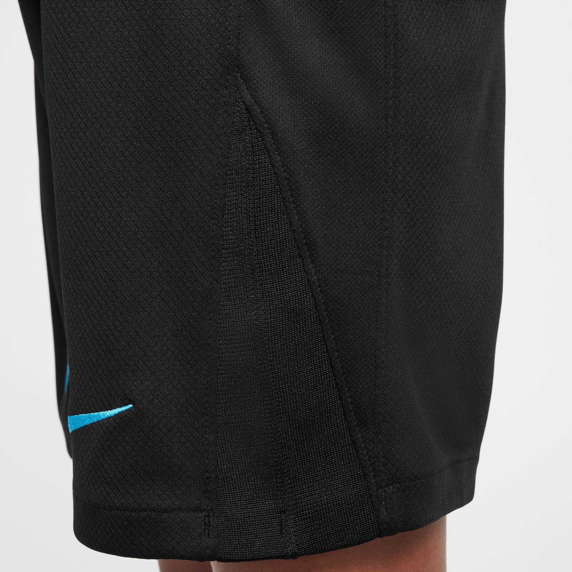 Inter Milan 25/26 Home Football Shorts Jnr - Image 7
