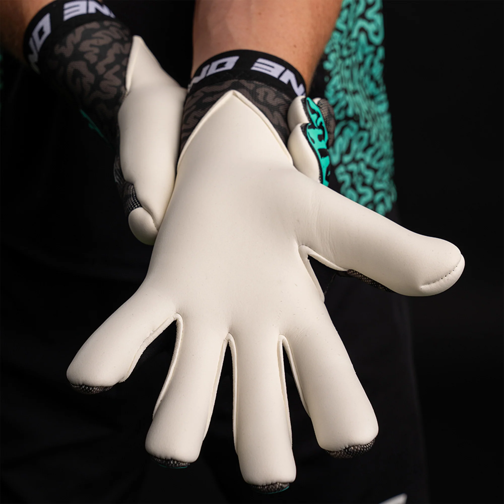 OG1 - Mentality Monster Hyla SL Cut Jnr GK Gloves - Image 17