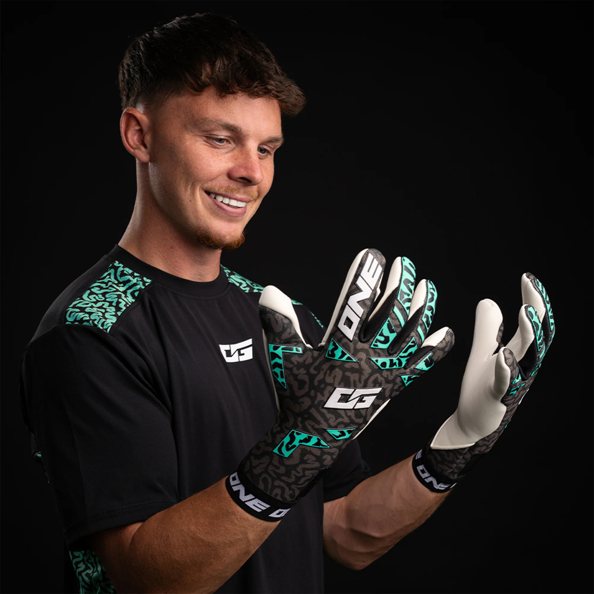 OG1 - Mentality Monster Hyla SL Cut Jnr GK Gloves - Image 3