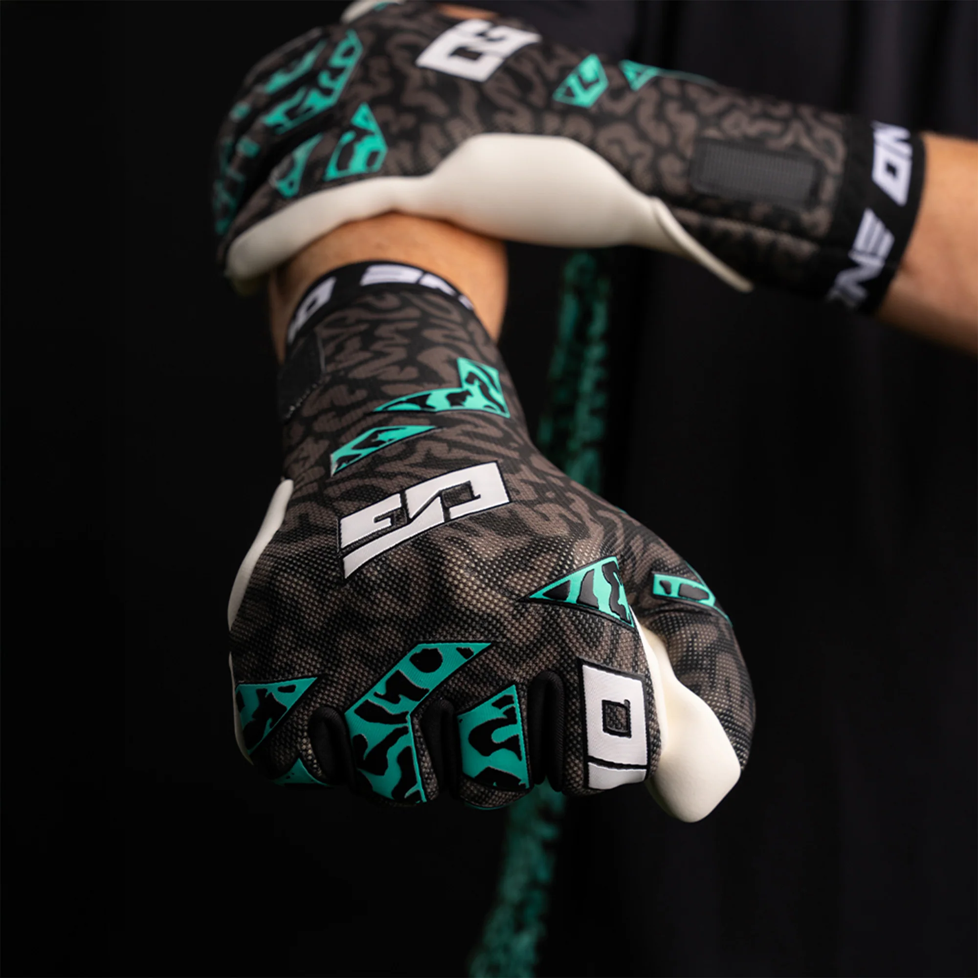 OG1 - Mentality Monster Hyla SL Cut Jnr GK Gloves - Image 6