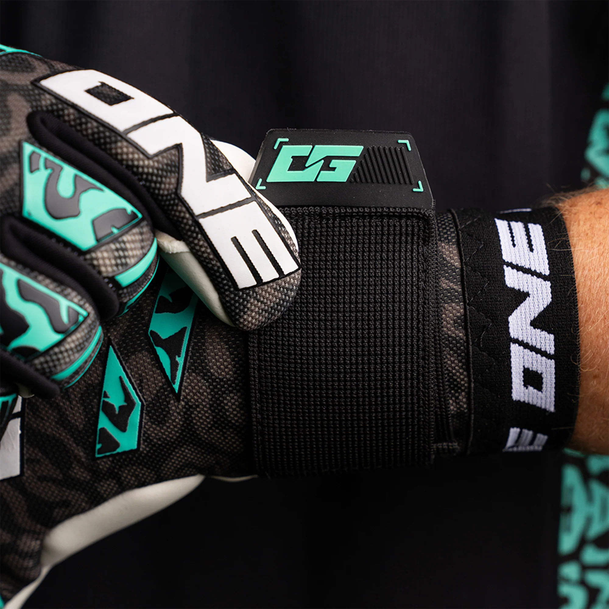 OG1 - Mentality Monster Hyla SL Cut Jnr GK Gloves - Image 8