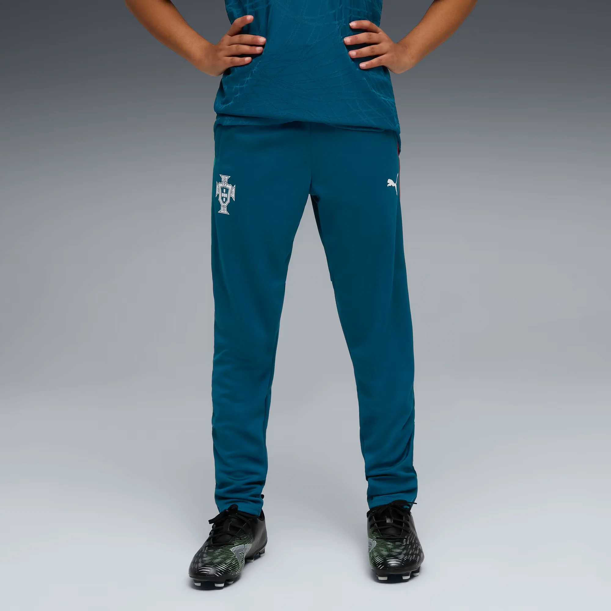 Portugal 26 Training Football Pants Jnr - Image 2